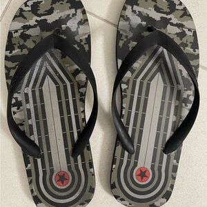 Givenchy Favelas Sandals 100% Polyurethane 
Made in Italy 

BM08015895 960